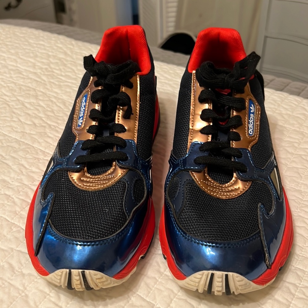 Size 8.5 Adidas FALCON tennis shoes